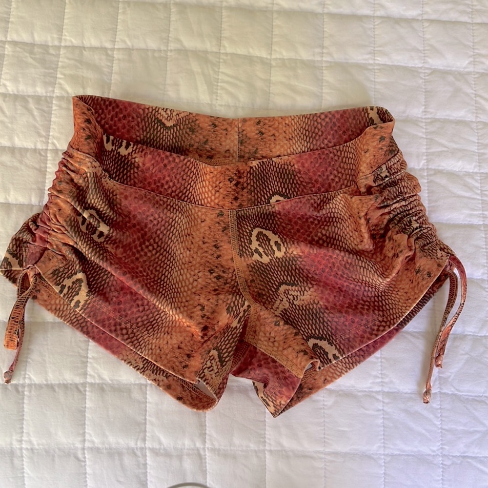 Mika yoga shorts